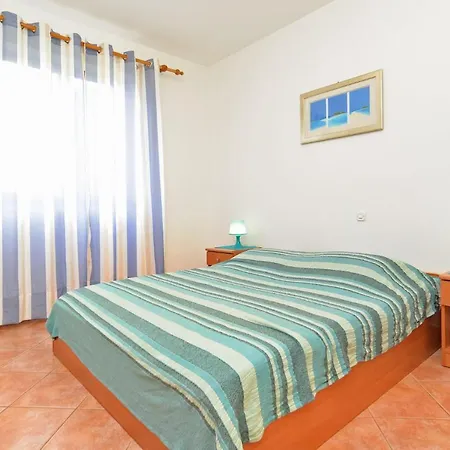 Apartmán With Parking Space Valbandon, - 20648 Fažana