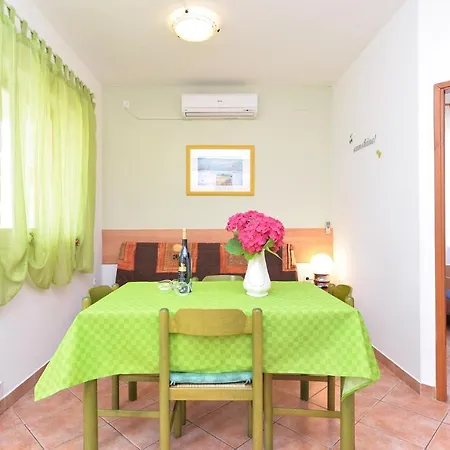 Apartmán With Parking Space Valbandon, - 20648 Fažana
